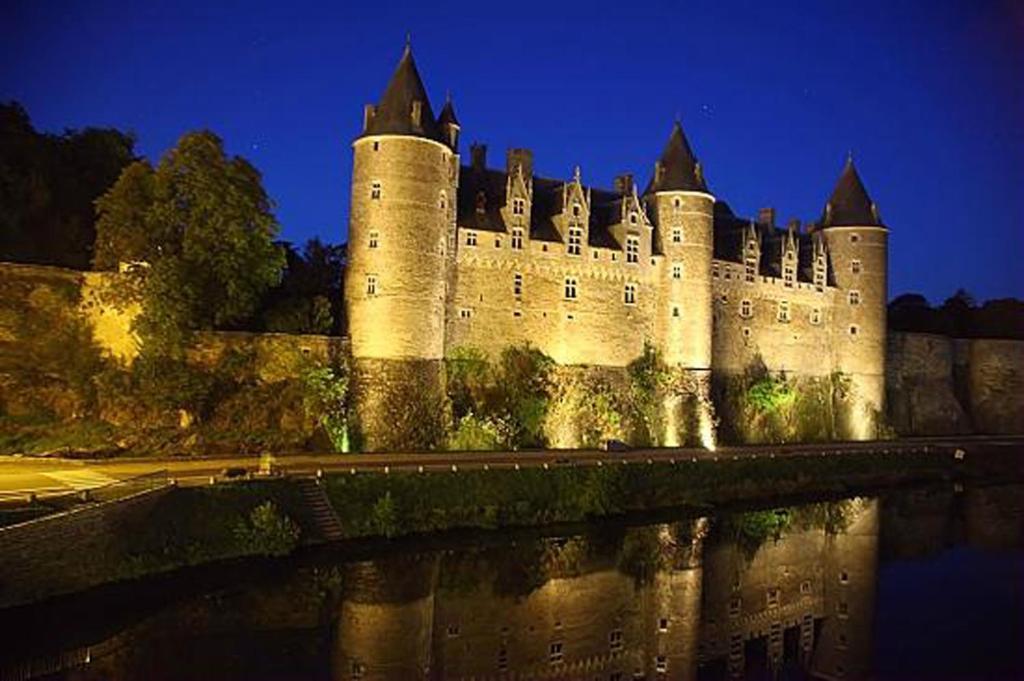 Stone Cottage With Modern Cosy Interior Near To Josselin Perfect Retreat For Writers Or Star Gazers Guegon Экстерьер фото
